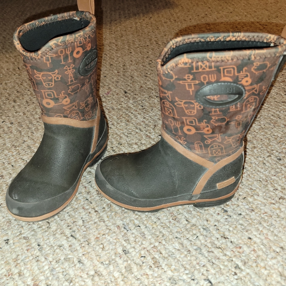 Little boys Western Chief boots